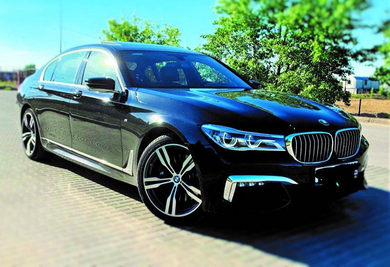 BMW 750 Лонг 2030