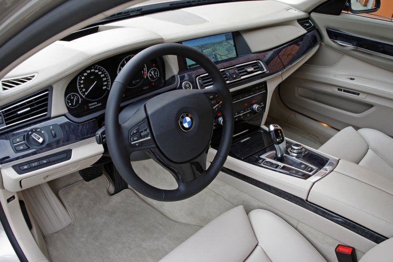 BMW 750li XDRIVE(черный, ковры в салон)