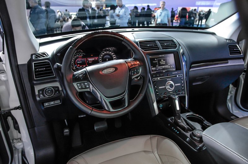 Ford Explorer 2014 салон