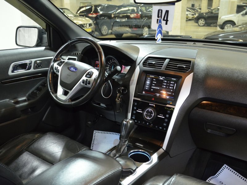 Ford Explorer 2010 салон