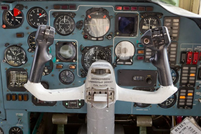 Приборная панель АН-22