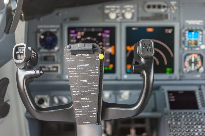 Кабина Boeing 737 Max штурвал