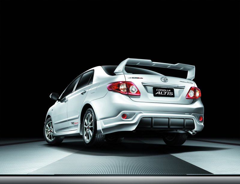Toyota Corolla 2012 обвес