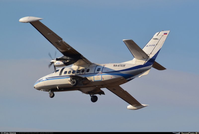 Двухмоторный самолет l-410
