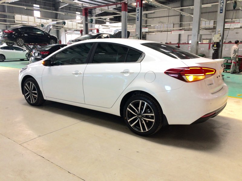 Kia Cerato 2017 белая на литье