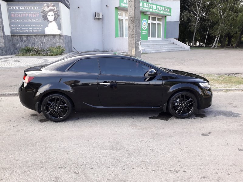Киа Церато чёрная на дисках r17