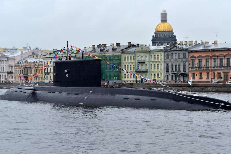 Подлодка в реке