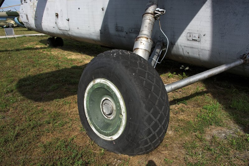 Главная стойка шасси вертолета ми-8