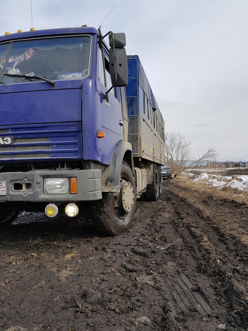 КАМАЗ-5320 В грязи