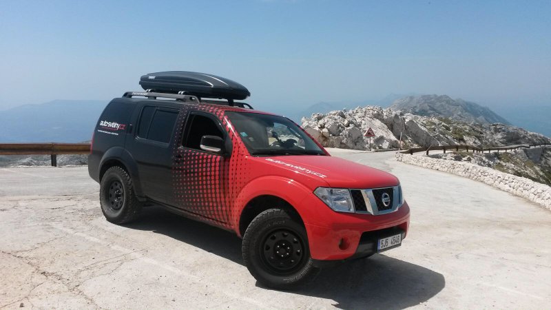 Nissan Pathfinder r51 красный