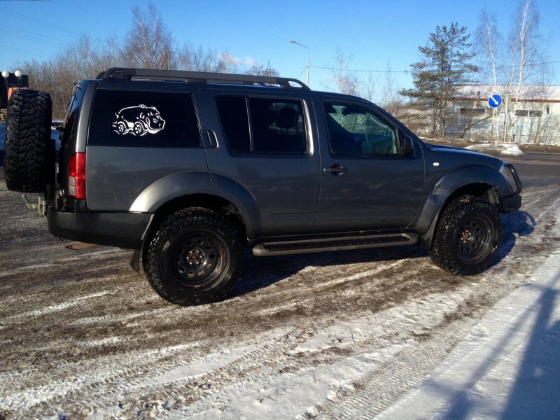 Nissan Pathfinder r51 на больших колесах