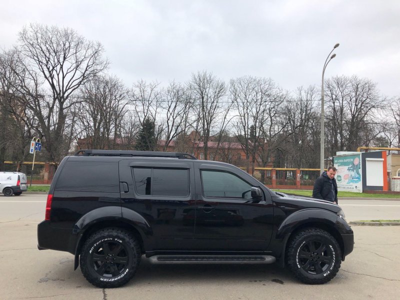 Nissan Pathfinder черный тюнинг