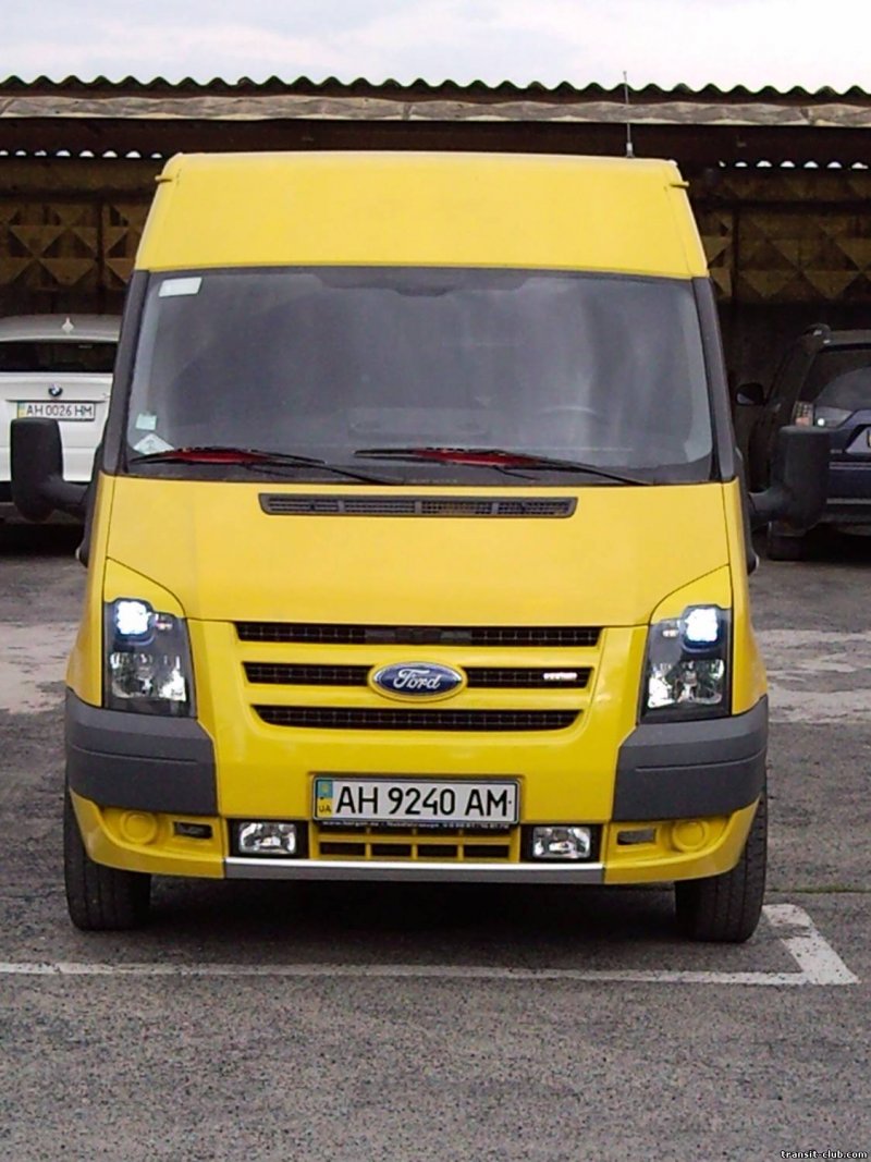 Ford Transit желтый