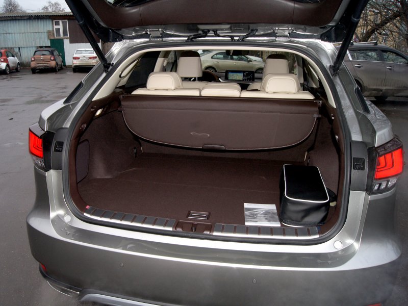 Lexus RX 2020 багажник