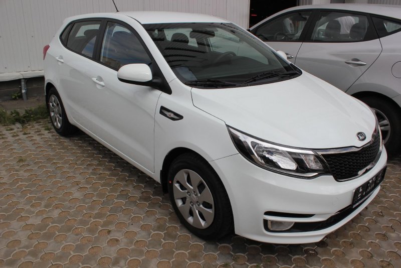 Киа Рио белая 3020