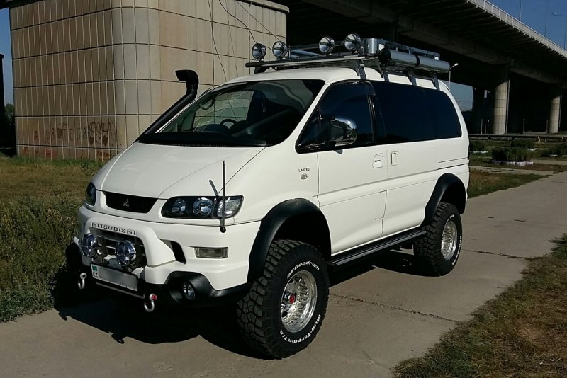 Mitsubishi Delica 4