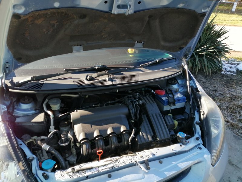 Honda Fit gd1 подкапотное пространство