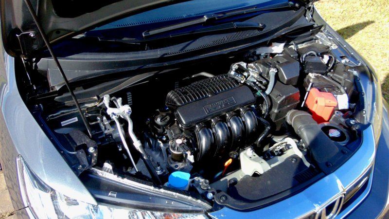 Honda Fit Sport капот двигатель