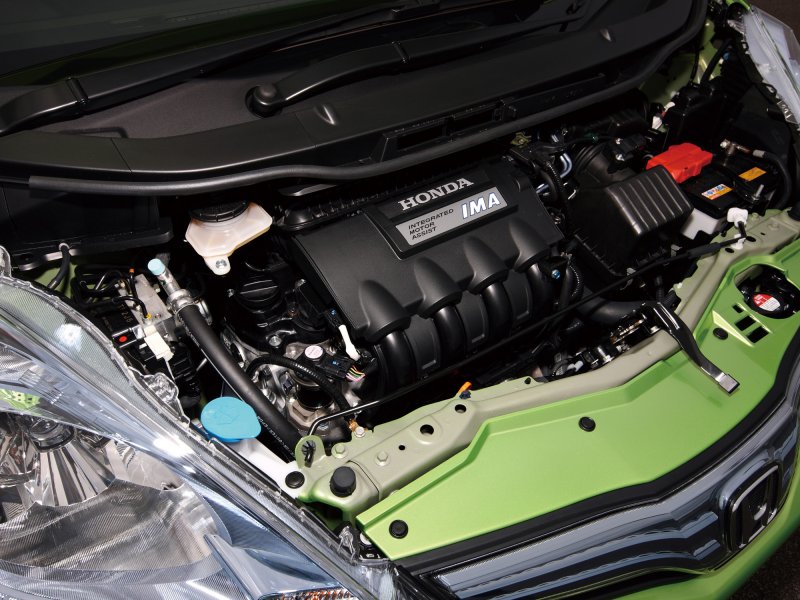 Honda Fit Hybrid моторный отсек