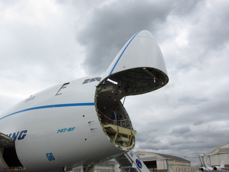 Грузовой самолет Боинг 747