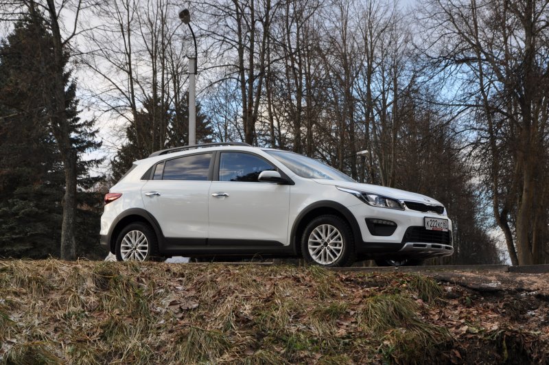 Kia Rio XLINE белая