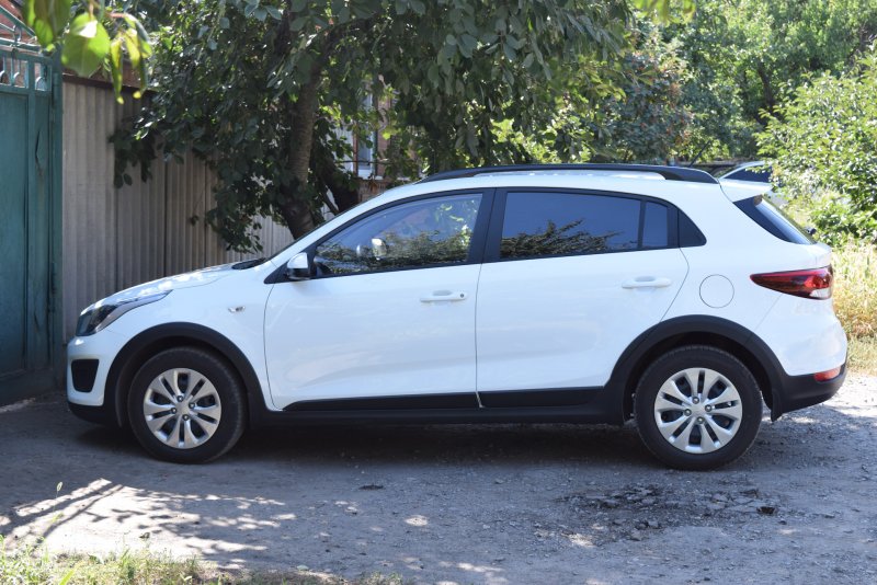 Киа Рио х лайн белая