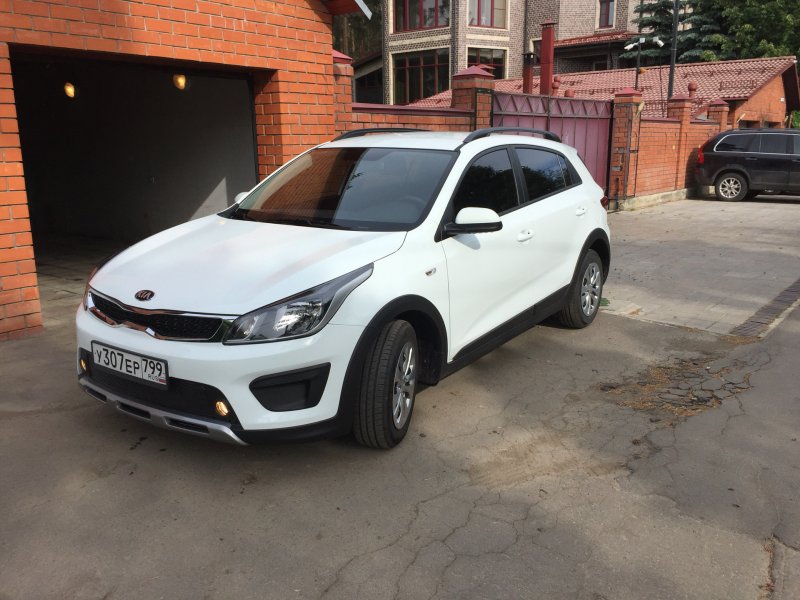 Kia Rio x-line 2018 года белая
