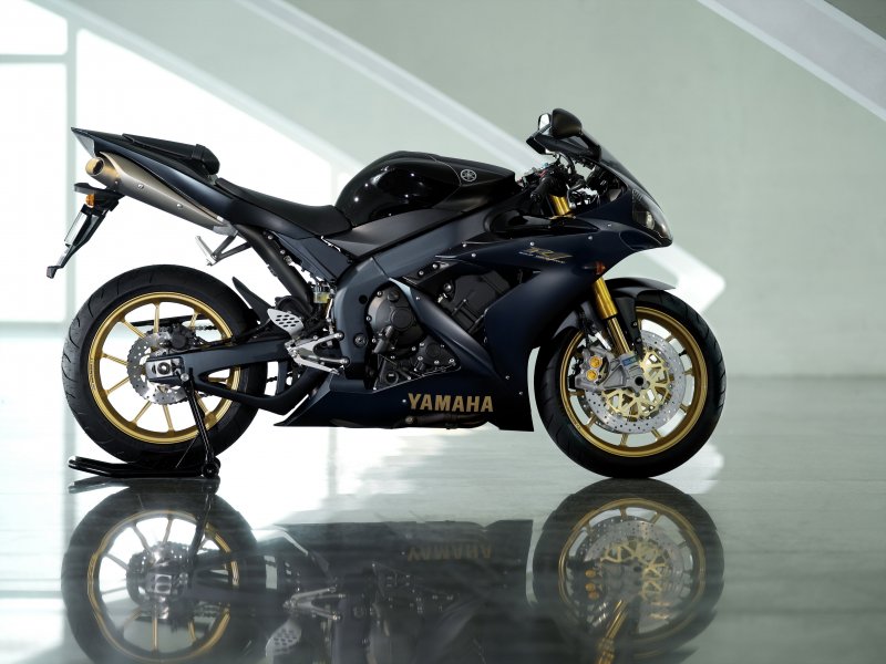 Yamaha YZF-r1 черный