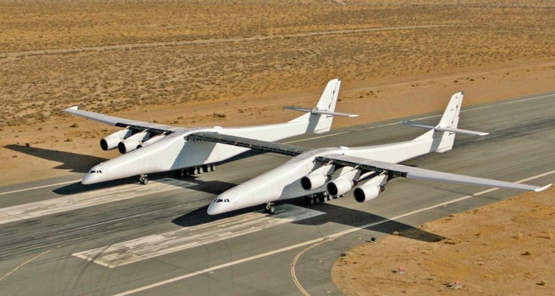 Двухфюзеляжный самолет Stratolaunch