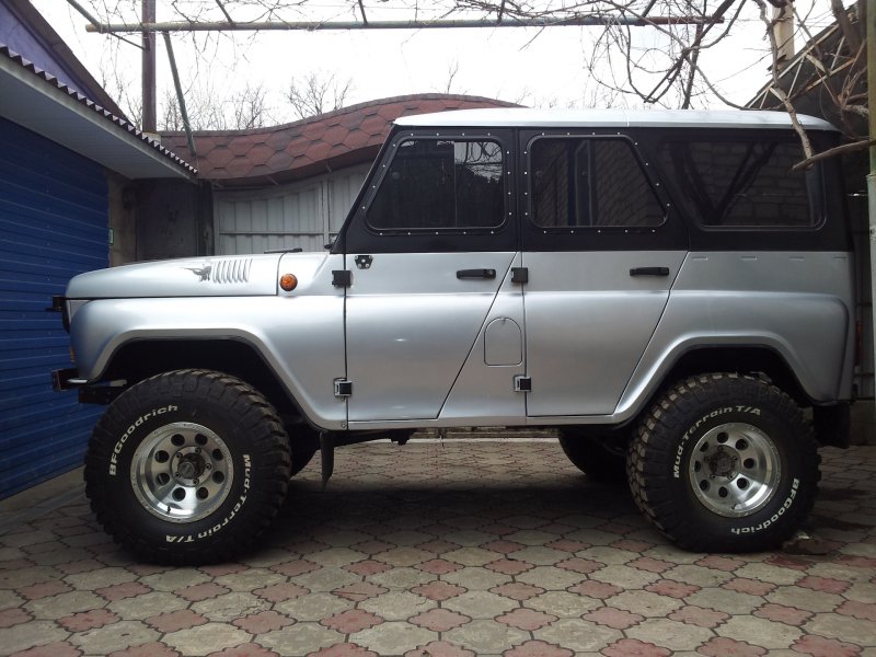 УАЗ 31519 зеленый