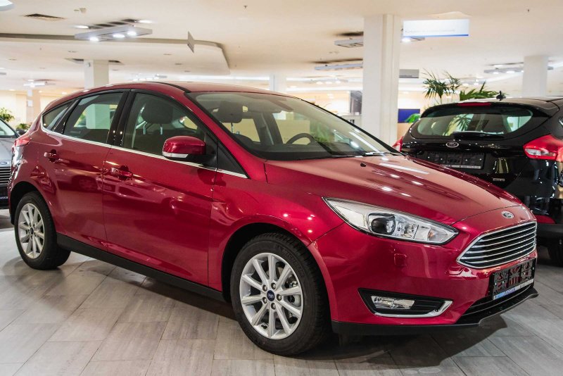 Форд фокус 3 хэтчбек красный