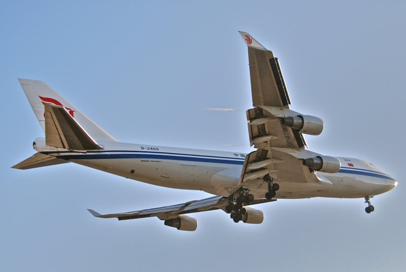 Боинг 747 с поднятым носом