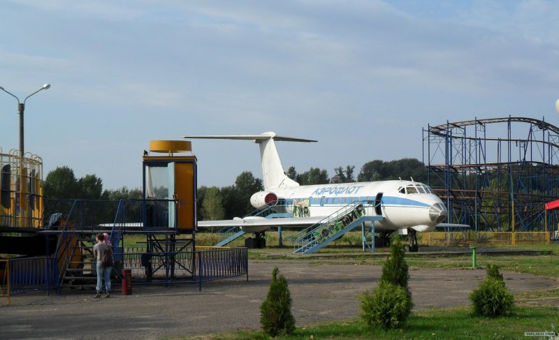 Самолет в парке Воронежа