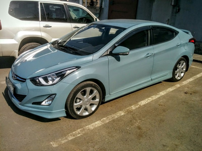 Hyundai Elantra 5