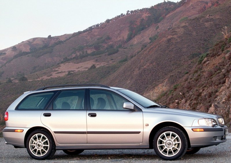 Volvo v40 1