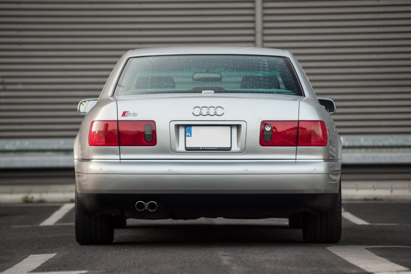Audi s8 d2