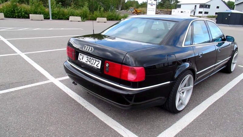 Audi s8 d2 черная
