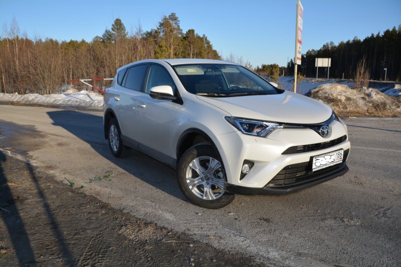 Toyota rav4 белая