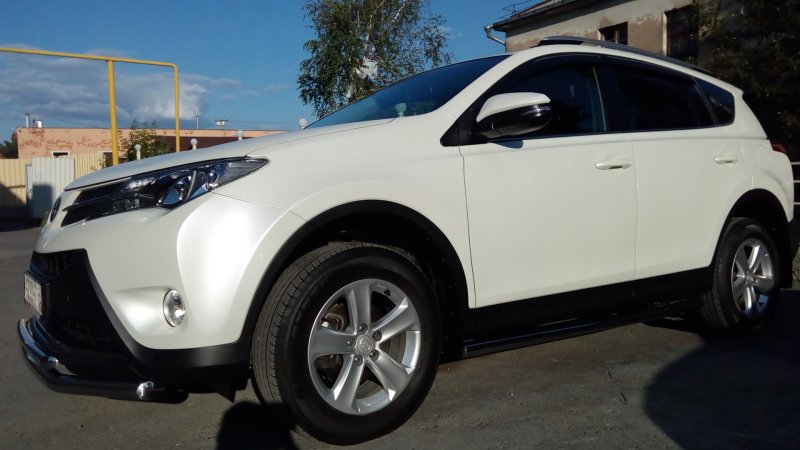 Тойота rav4 белый перламутр