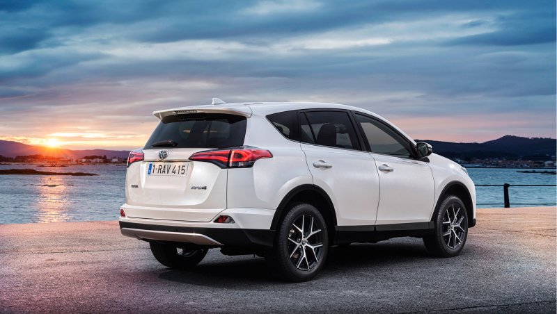 Toyota rav4 2016 белый