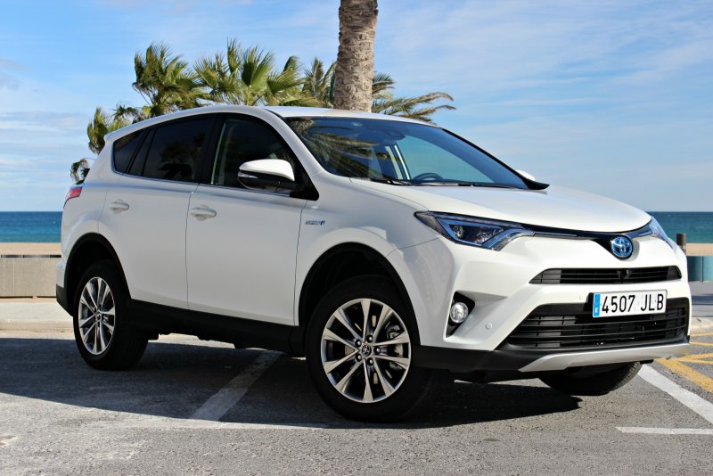 Toyota rav4 2017 белый