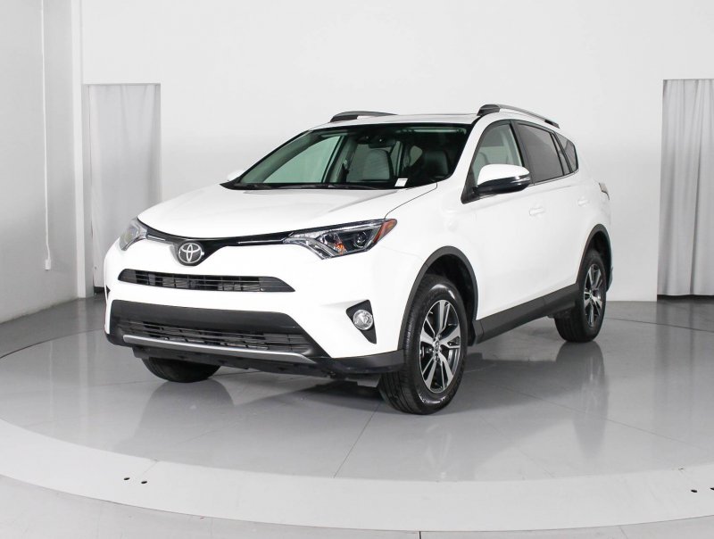Toyota rav4 2018 белая