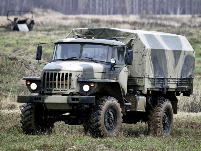 Военный грузовик Урал 43206