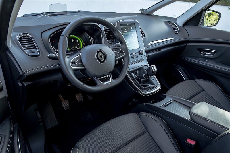 Renault Arkana 2021 интерьер