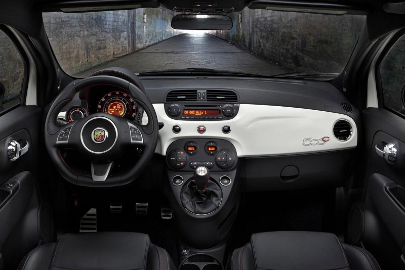 Fiat 500 Abarth салон
