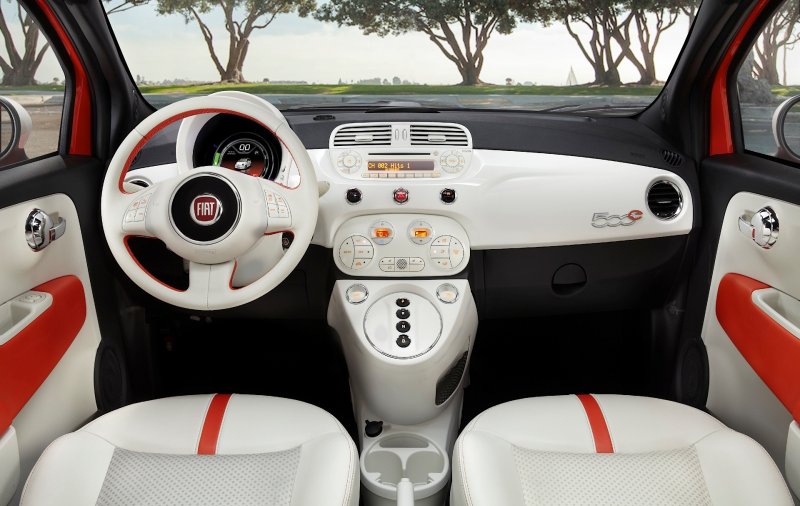 Fiat 500e салон