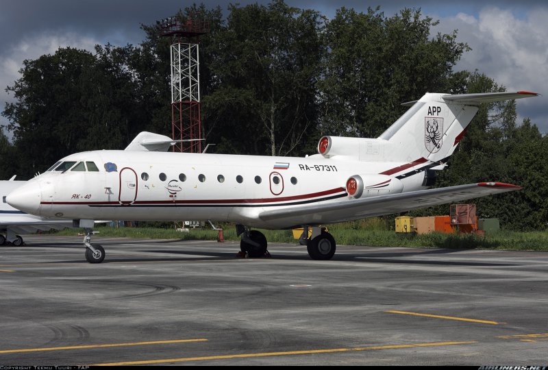 Як 40 самолет