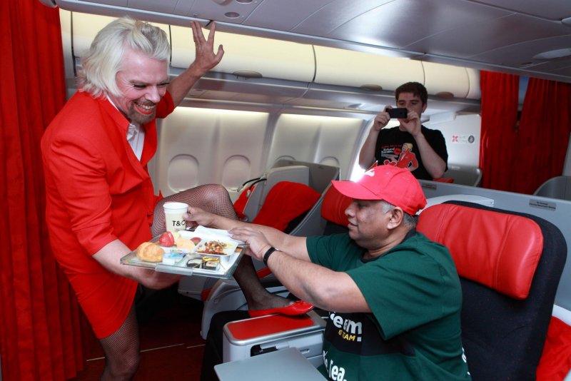 Richard Branson стюардесса