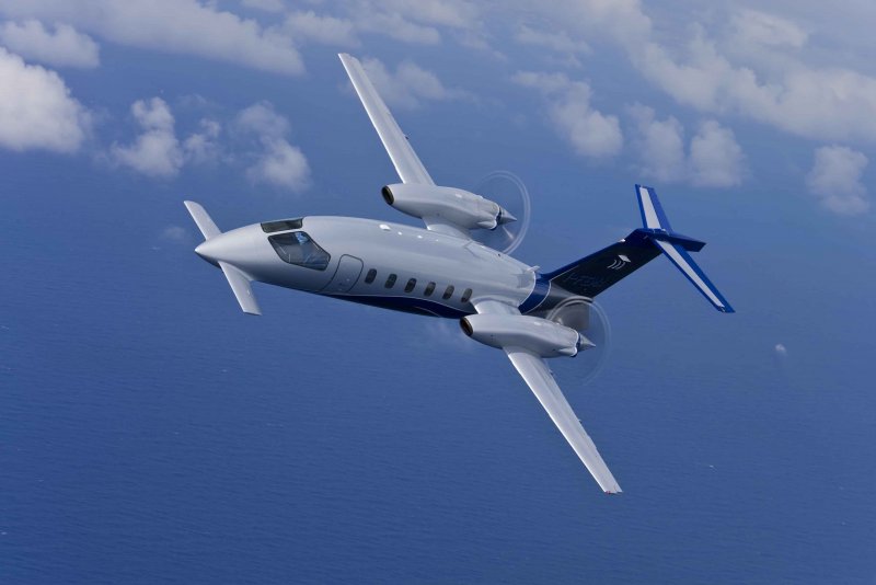 Самолет Piaggio p180 Avanti II