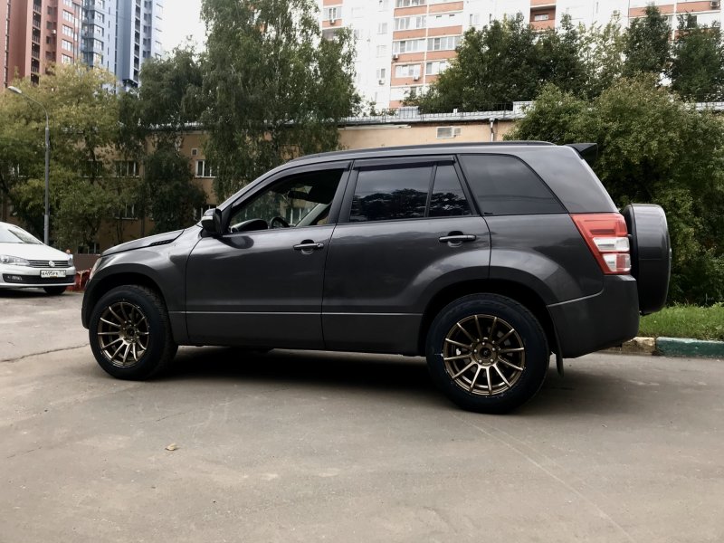 Suzuki Grand Vitara черные r18